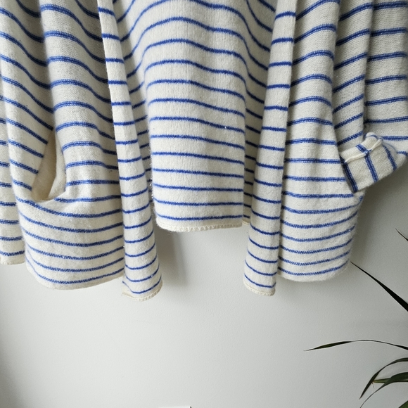 360 Cashmere Cardigan White with Blue Stripes - Picture 5 of 7